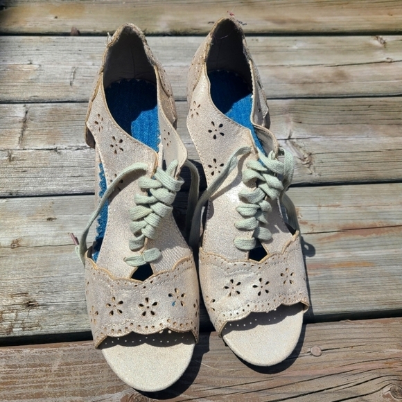 Beige and Gold Eyelet Lace-up Wedge Heels - Vintage Y2K - Picture 2 of 7
